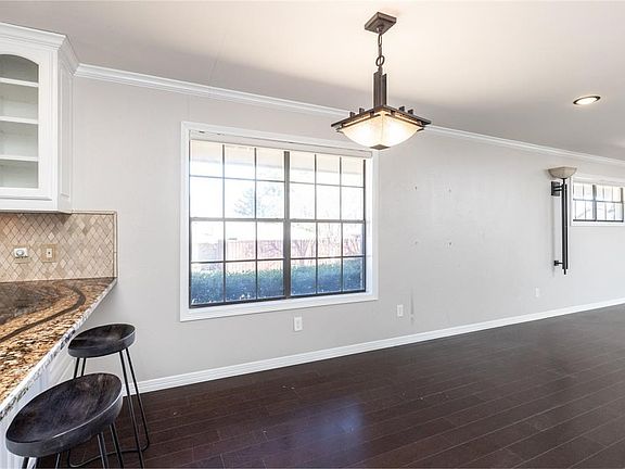 3rd image of 1412 Woodbine Ct