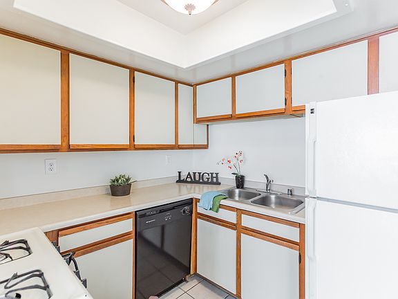 5th image of 4205 Ohio St Unit 207