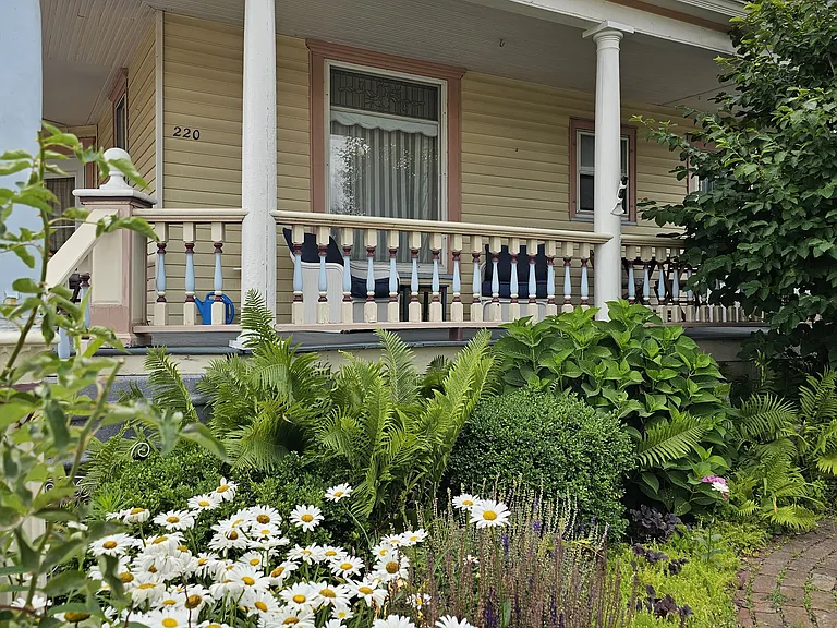 220 E South St — Photo 19