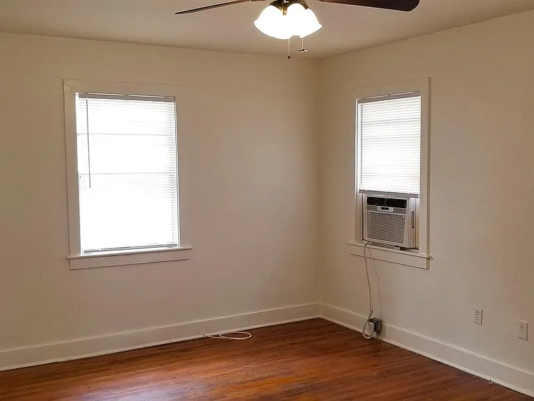 318 Glenmore Ave — Photo 9