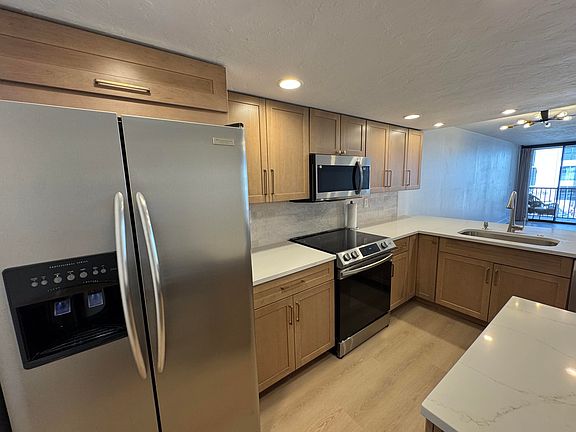 4th image of 12 Royal Palm Way #2050