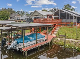 291 Maxwell Dr, Welaka, FL 32193