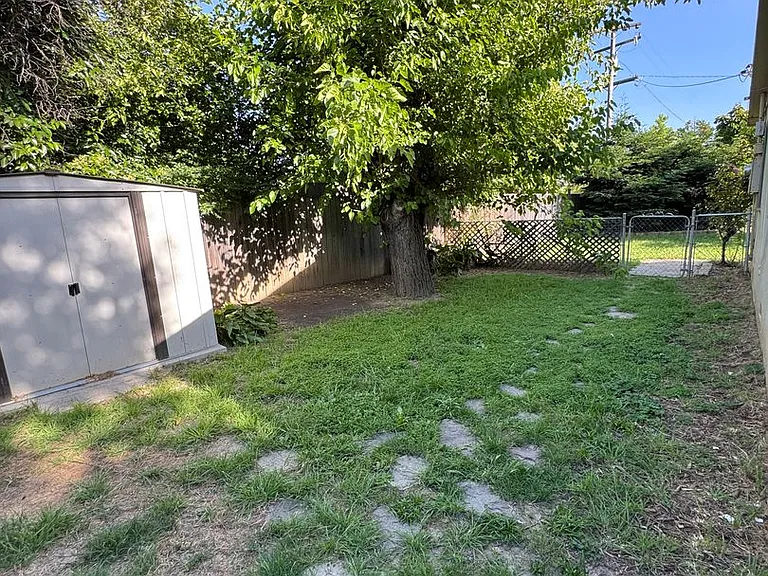 461 Walnut St — Photo 13