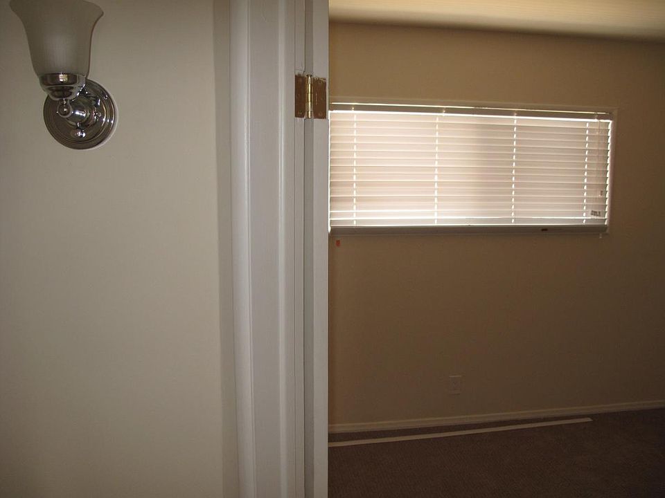 2nd image of 212 Sheldon St