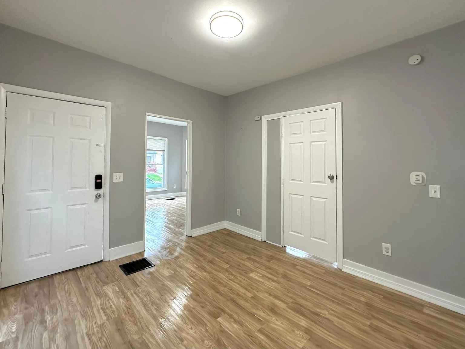 2 bed, 1019 sqft, $1,300 — Photo 3