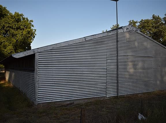 3rd image of 110 W Brown St