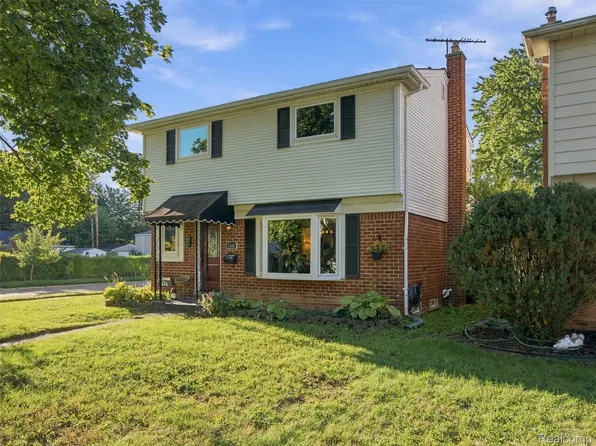 1405 W Elmwood Ave, Clawson, MI 48017