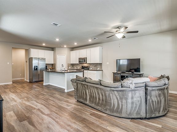 5th image of 3835 Barnett Rd