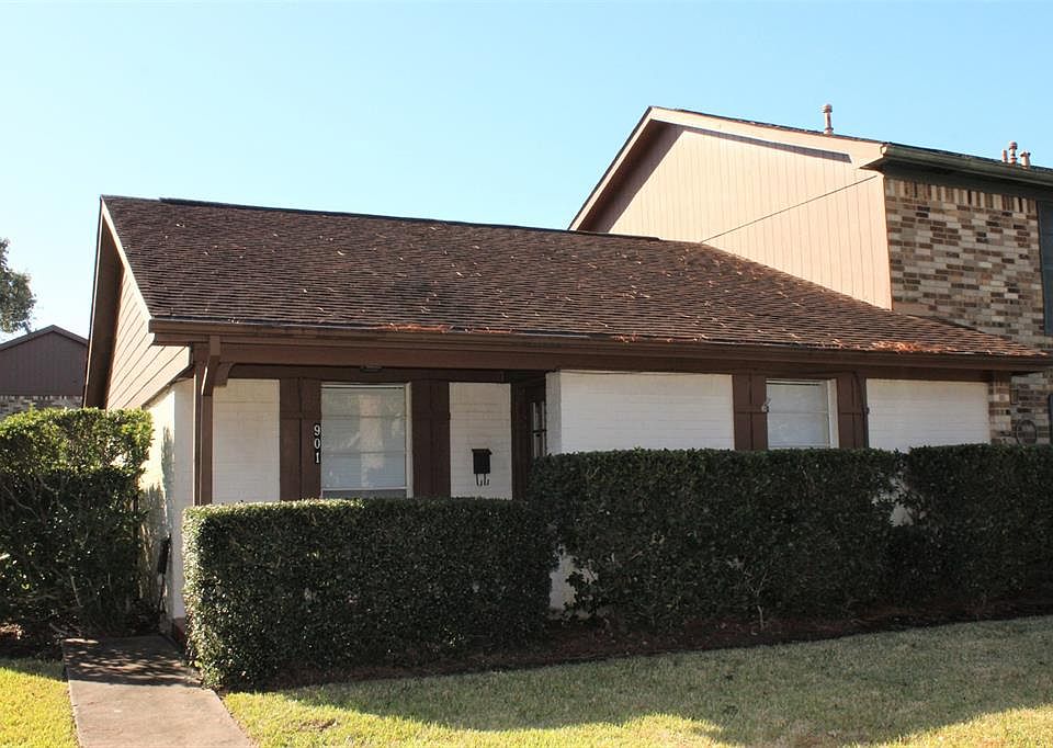 1st image of 901 Garden Walk Dr