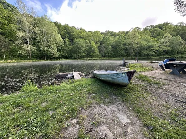 1156-1159 Lees Lake Ln, Vandergrift, PA 15690