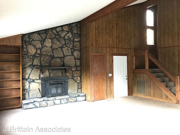 5th image of 44 Owl Hollow Dr