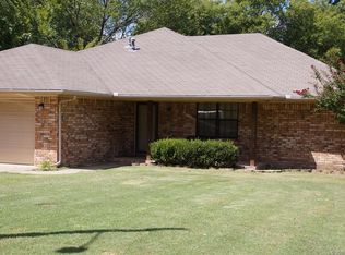 718 W Young St, Morris, OK 74445