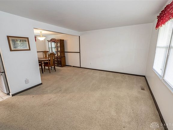 5th image of 811 Barkins Ave