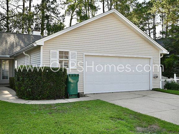 2nd image of 636 Emerald Ln