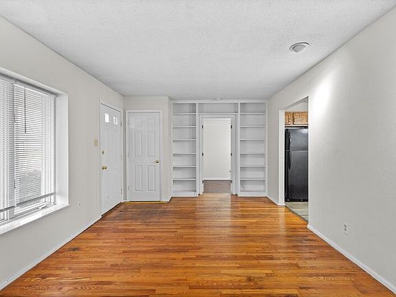 3rd image of 1121 Redman Blvd