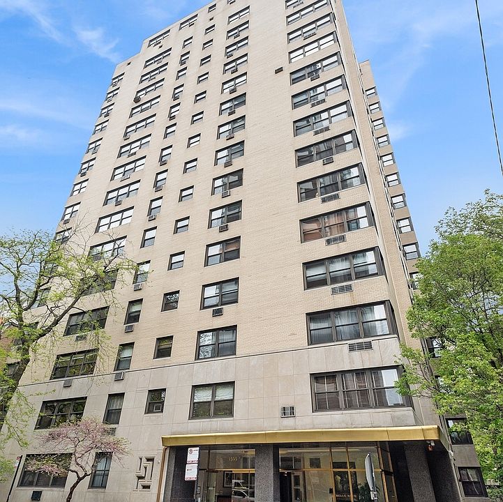 1st image of 1335 N Astor St APT 4A