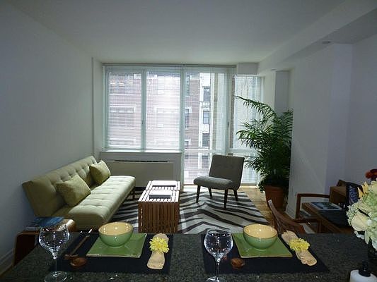 4th image of 1510 Lexington Ave APT 3T