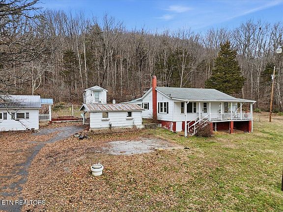 3rd image of 840 Silver Ln