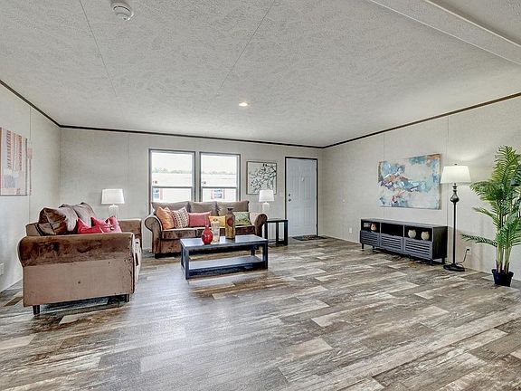 4th image of 235 W Houston St