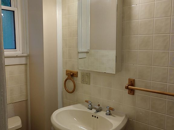5th image of 219 E Oliver St APT 1