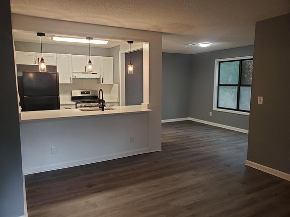 2nd image of 3009 Hawthorne Pl SE