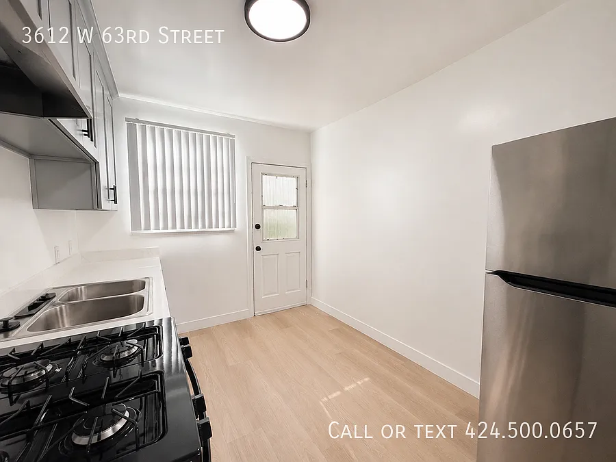 1 Free Month Special - 1bd/1ba With On-Site Parking! — Photo 2
