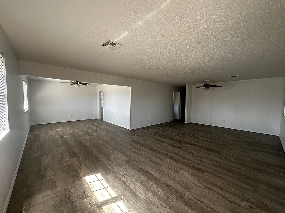 Living room/Dining Room