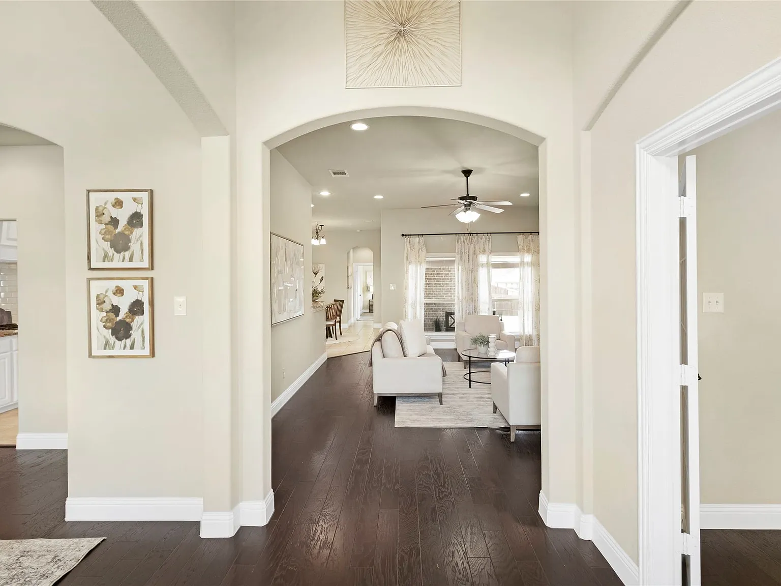 4 bed, 3.0 bath, 2692 sqft, $2,900 — Photo 3