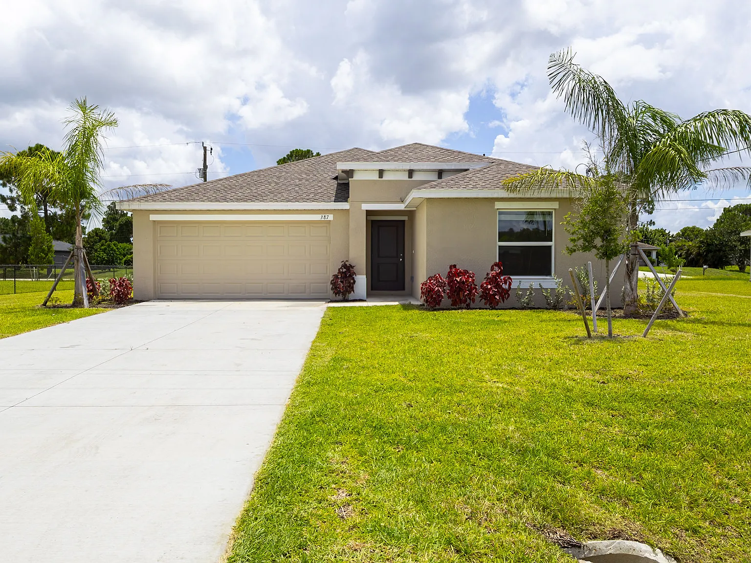 387 Martineau Cir — Photo 1