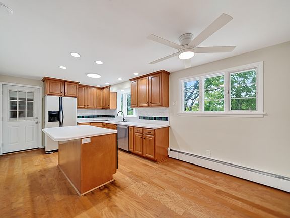 4th image of 234 E Lakeview Blvd