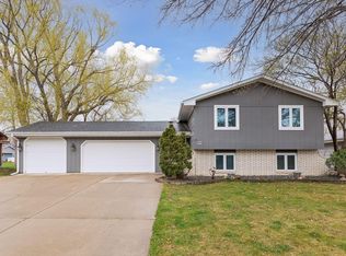 9404 Wellington Ln N, Maple Grove, MN 55369