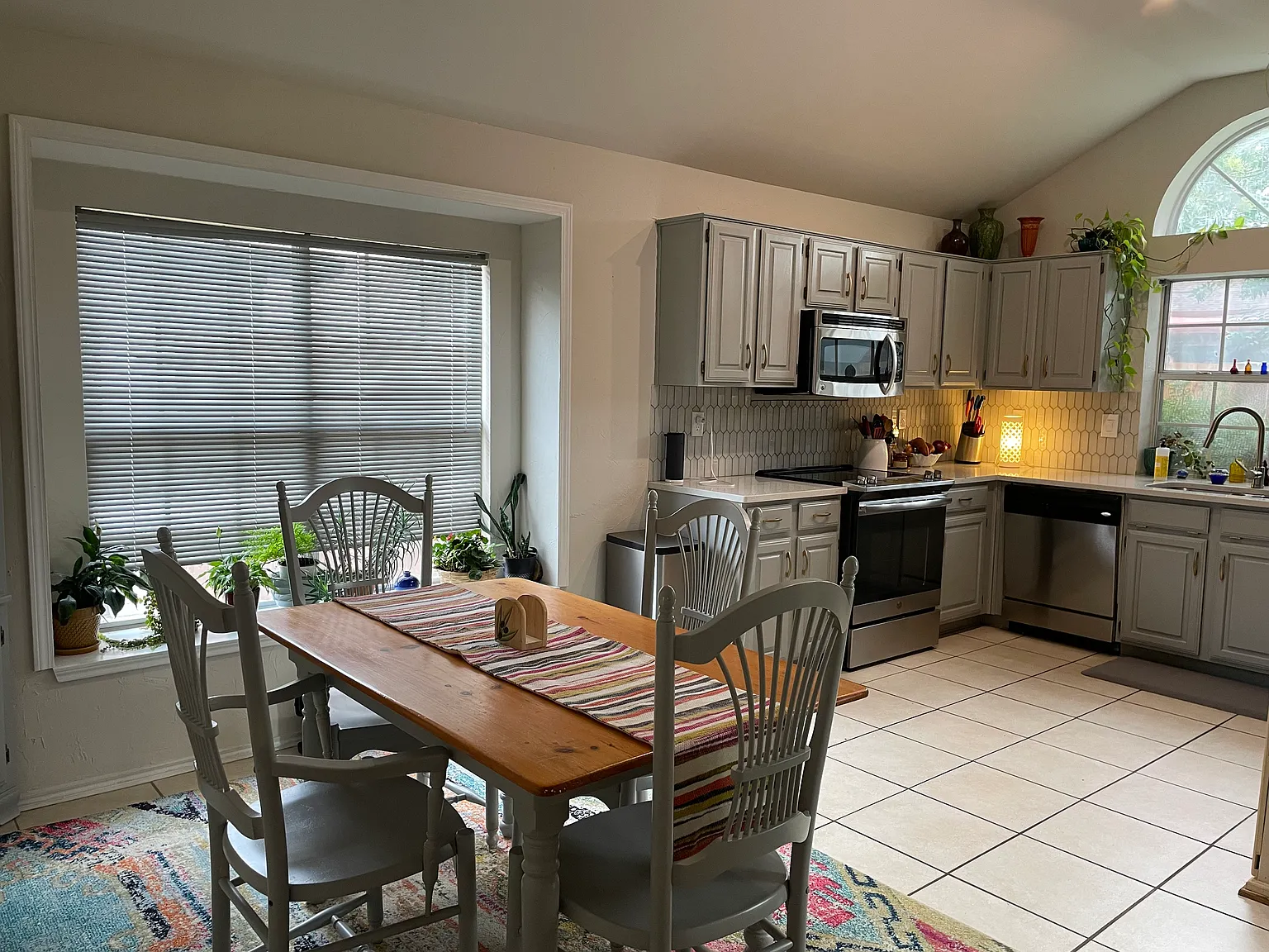 3 bed, 1354 sqft, $2,300 — Photo 2