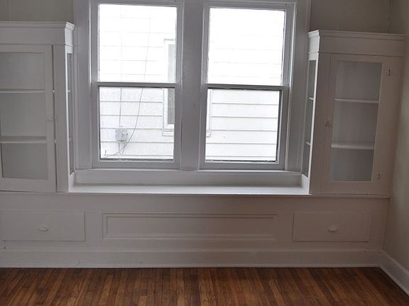4th image of 2700 Hood Ave #Down