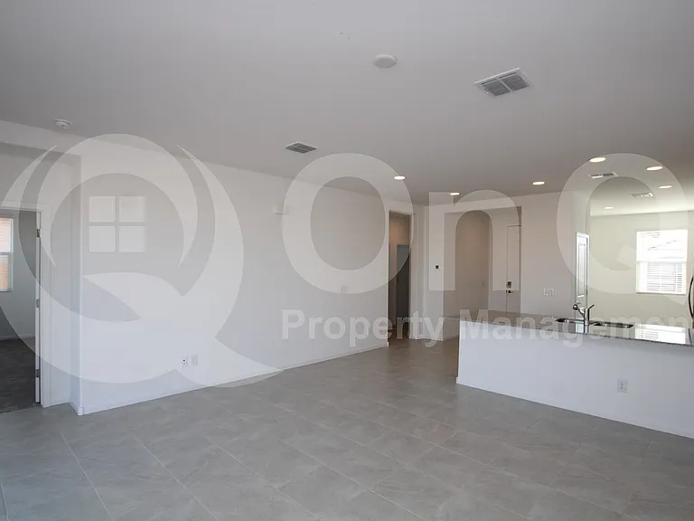 36400 W Mediterranean Way — Photo 4