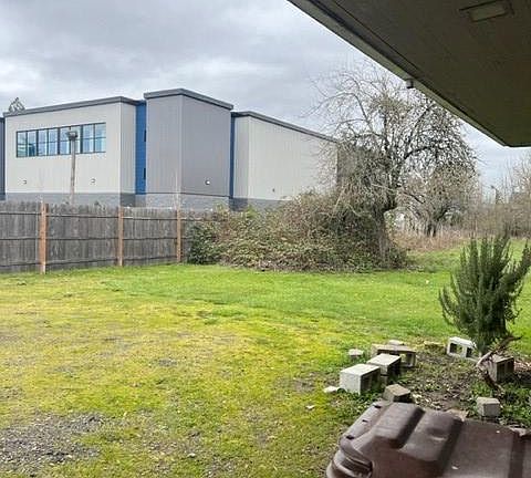 3rd image of 5887 SE Tv Hwy #2