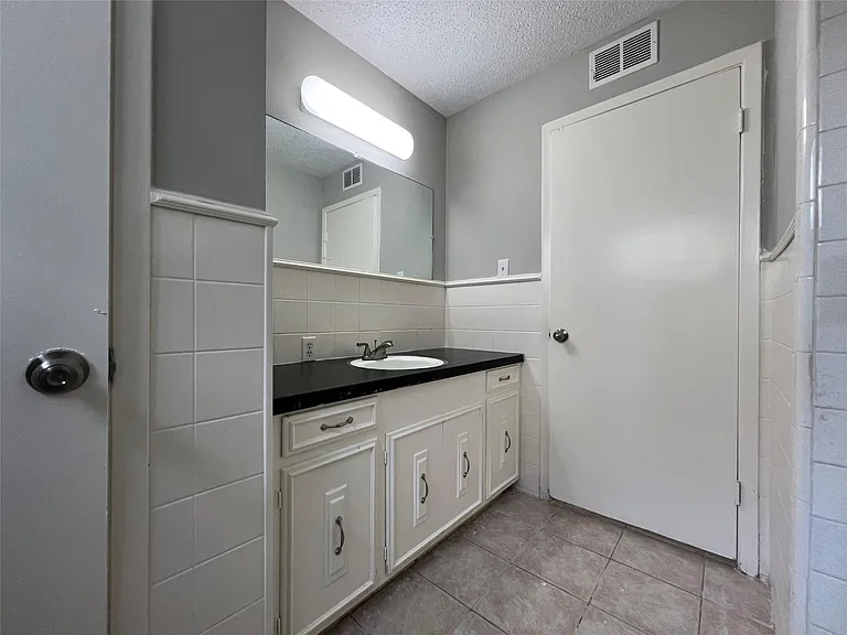 410 Cordell Dr — Photo 19