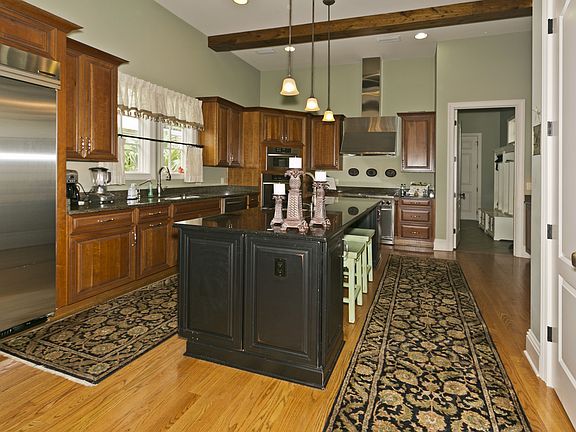 3rd image of 24558 Harbour View Dr