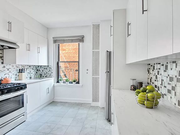 3rd image of 565 W 169th St APT 3A