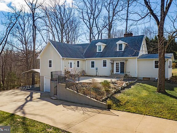 2nd image of 6051 Greenway Ct