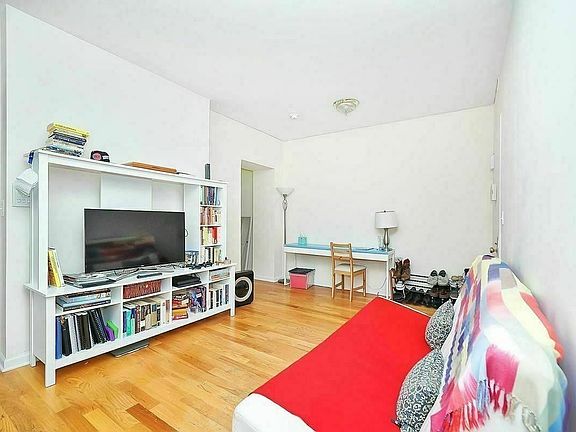 3rd image of 300 Manhattan Ave APT 5B