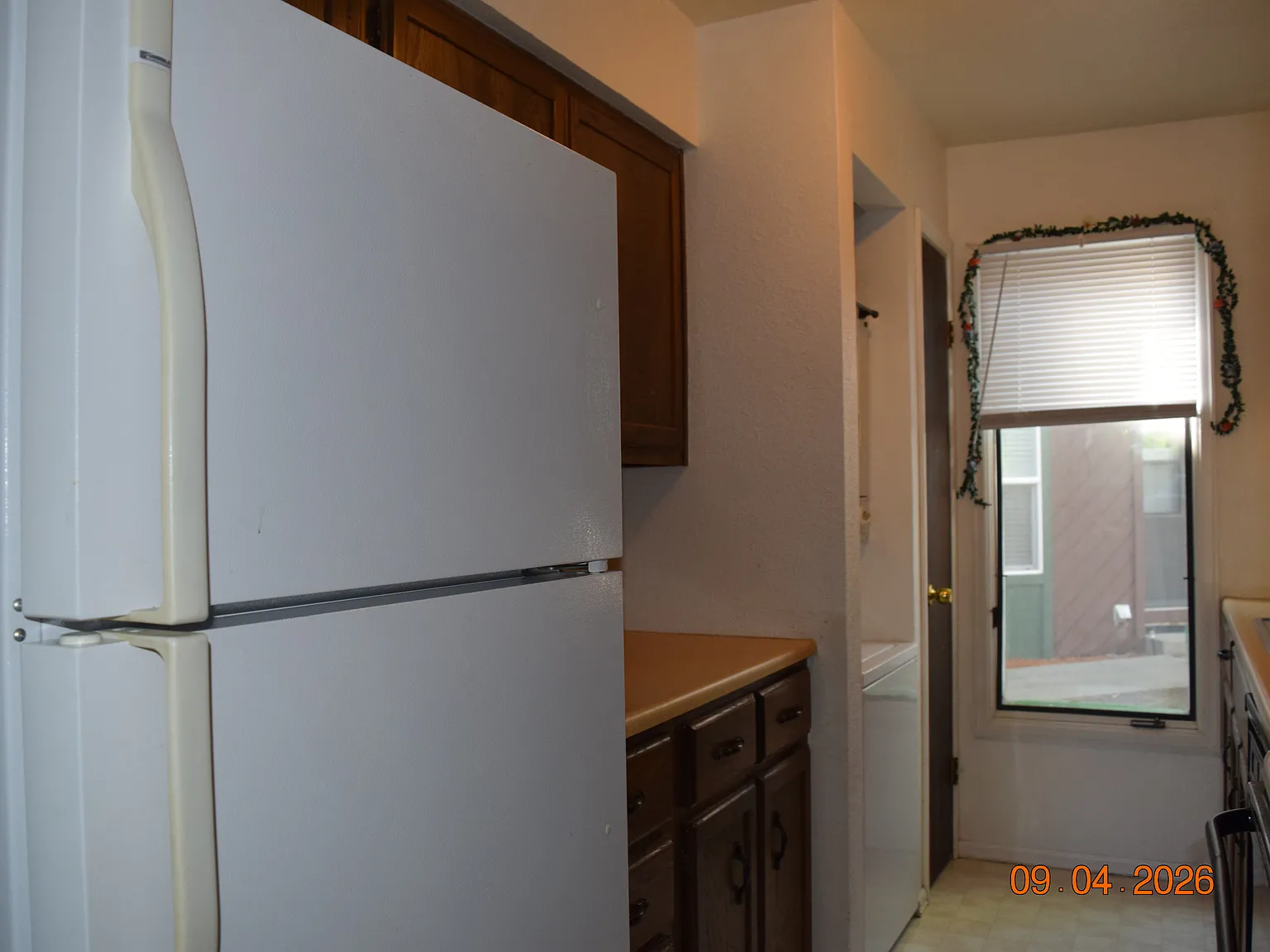 2 bed, 1.5 bath, 890 sqft, $950 — Photo 2