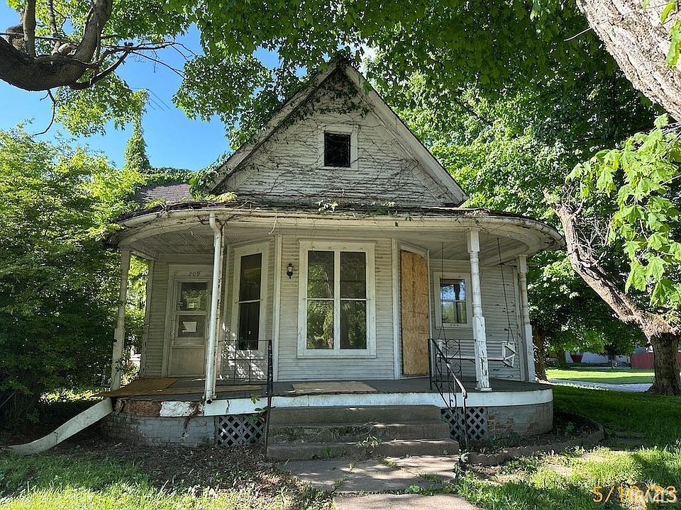 1st image of 209 W Brummitt St