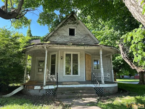 209 W Brummitt St, Owensville, IN 47665