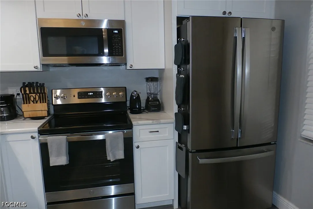 2 bed, 2.0 bath, 932 sqft, $4,000 — Photo 4