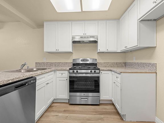 5th image of 12737 Rosecrans Ave #334