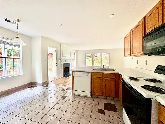 3821 Majestic Ln SW — Photo 12