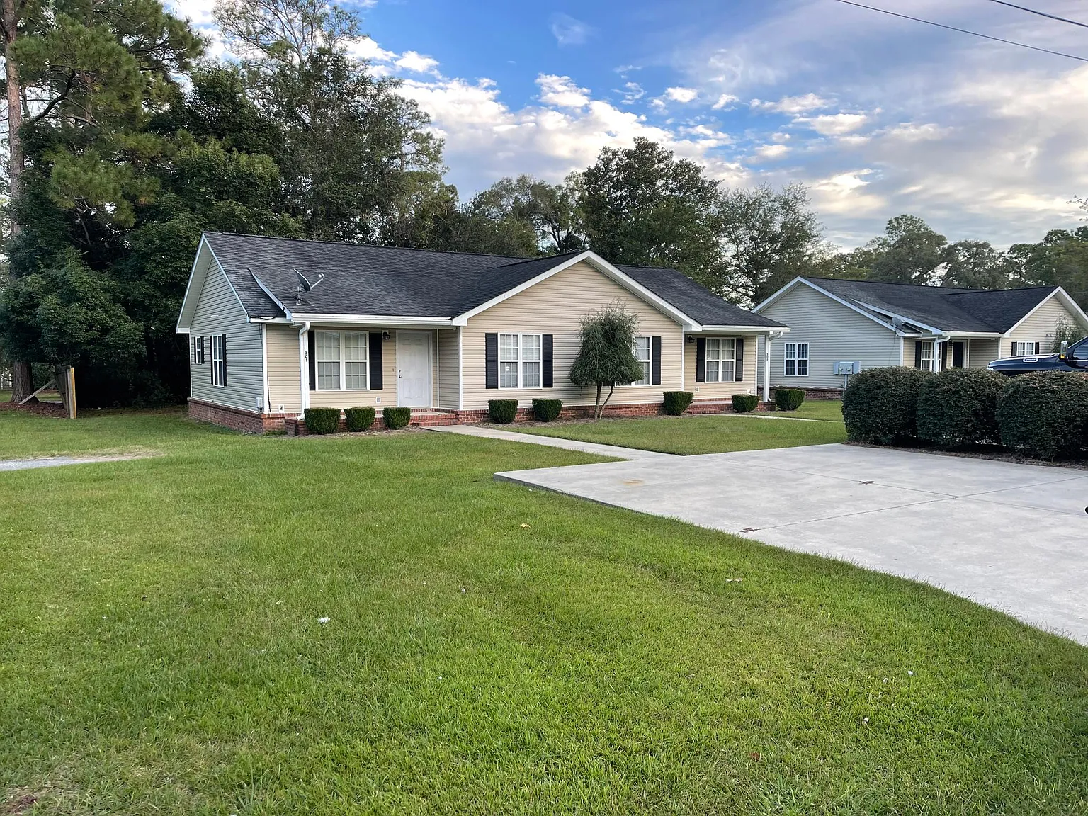 2 bed, 1051 sqft, $950 — Photo 1
