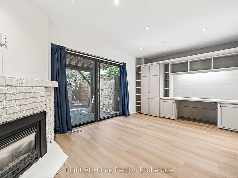 109 Brant St — Photo 35