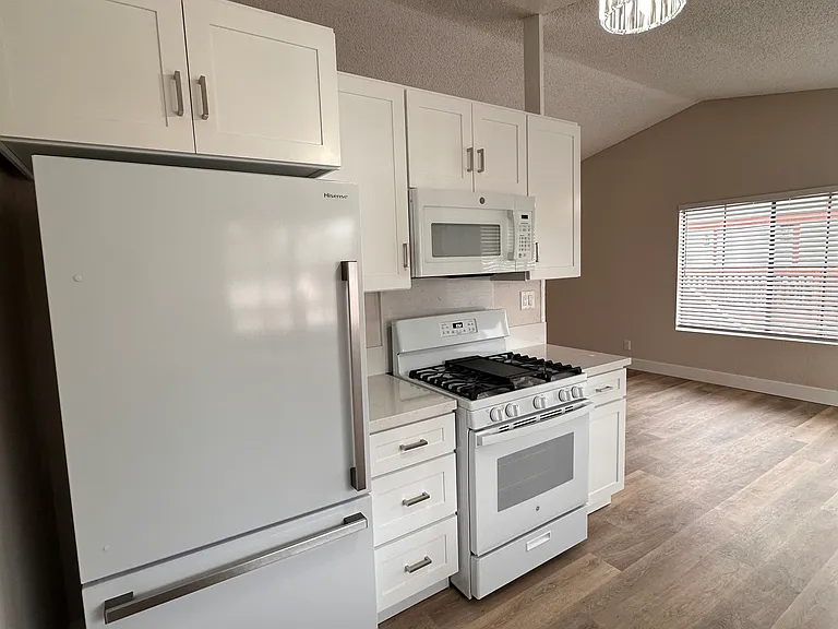 7386 Saddle Rd #B — Photo 28
