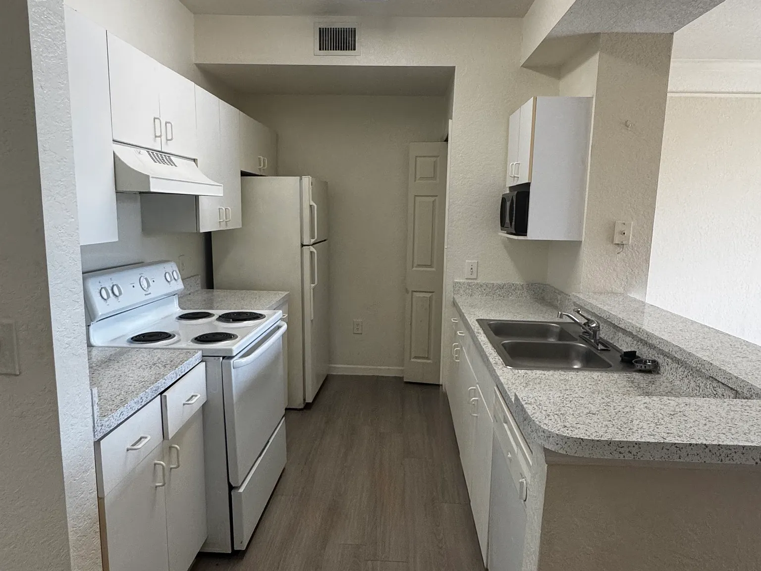 1 bed, 780 sqft, $1,200 — Photo 4
